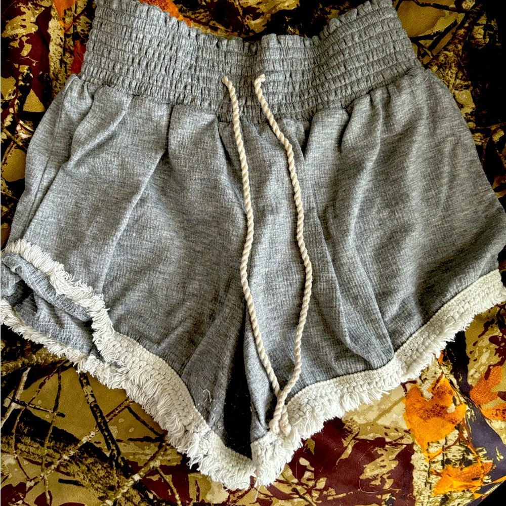 No boundaries shorts women’s Medium(7-9)